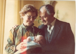 Con Celes y su nieto  Fernando P.F. ahora tambiÃ©n escritor